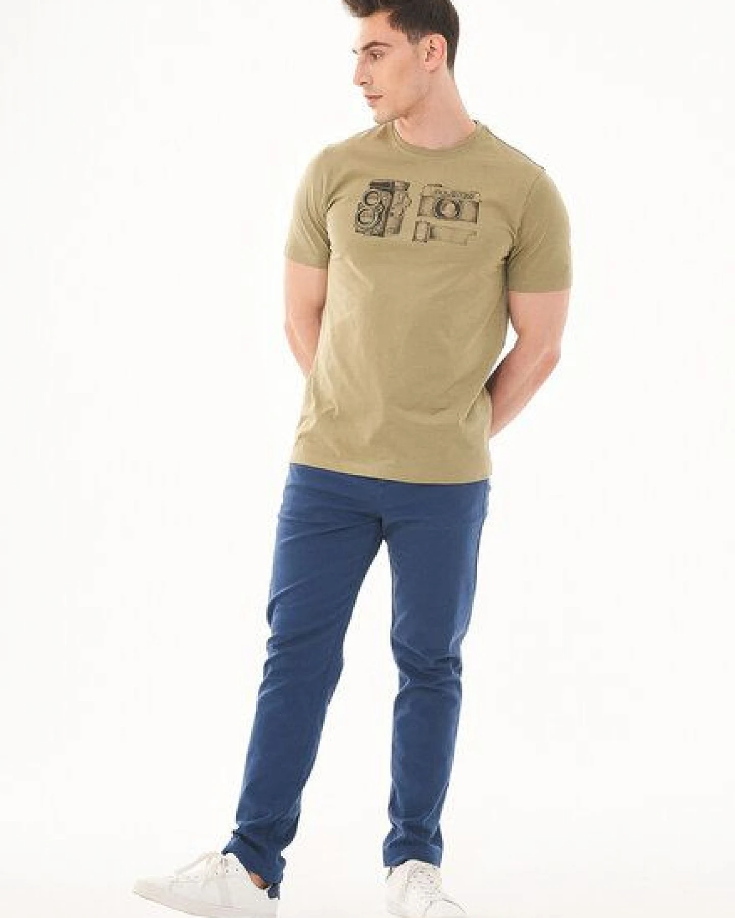 ORGANICATION T-Shirt aus Bio-Baumwolle mit Kamera-Print – Ansicht 2