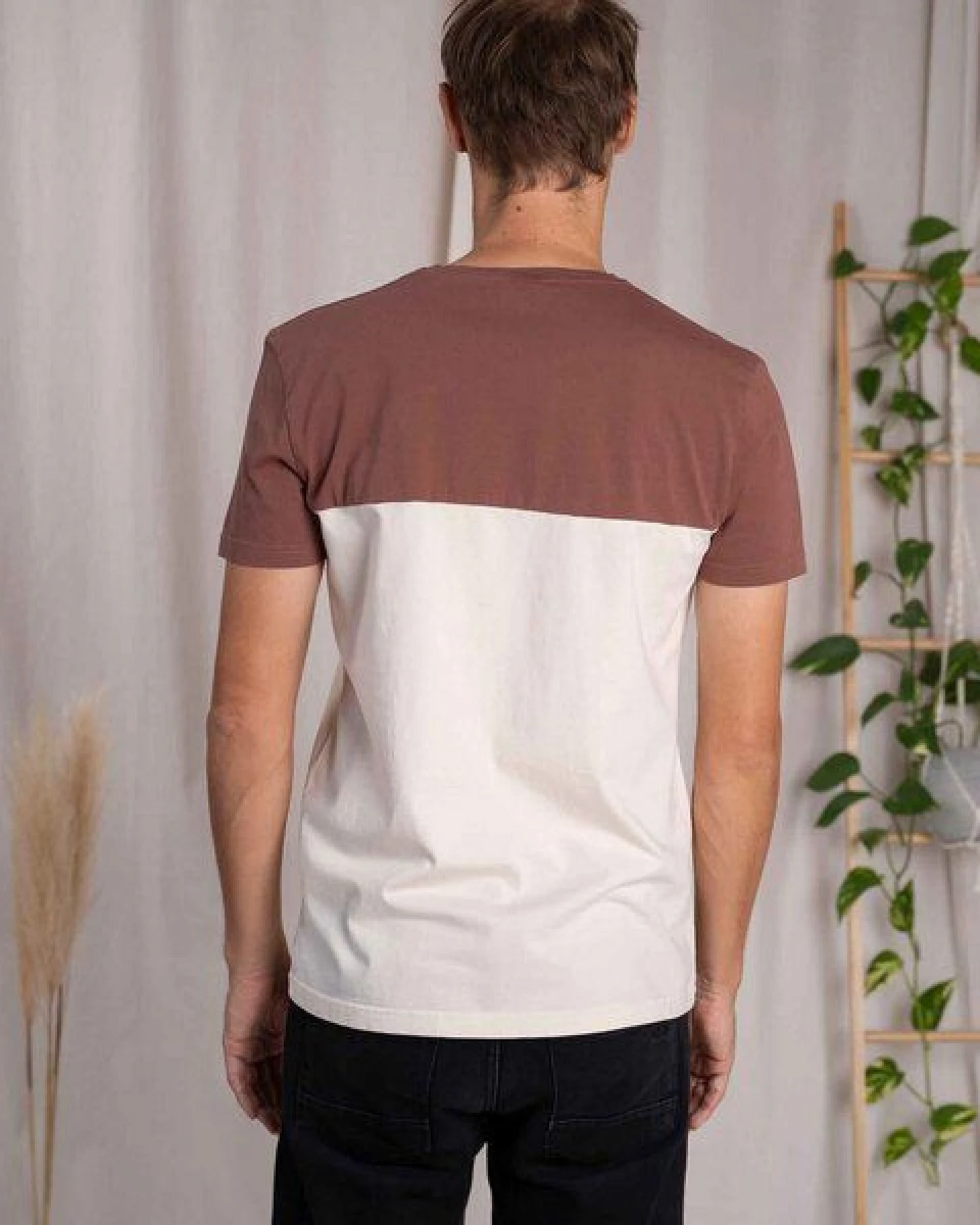 Vresh Clothing Olav - Classic Fit Colourblock T-Shirt aus Biobaumwolle – Ansicht 2