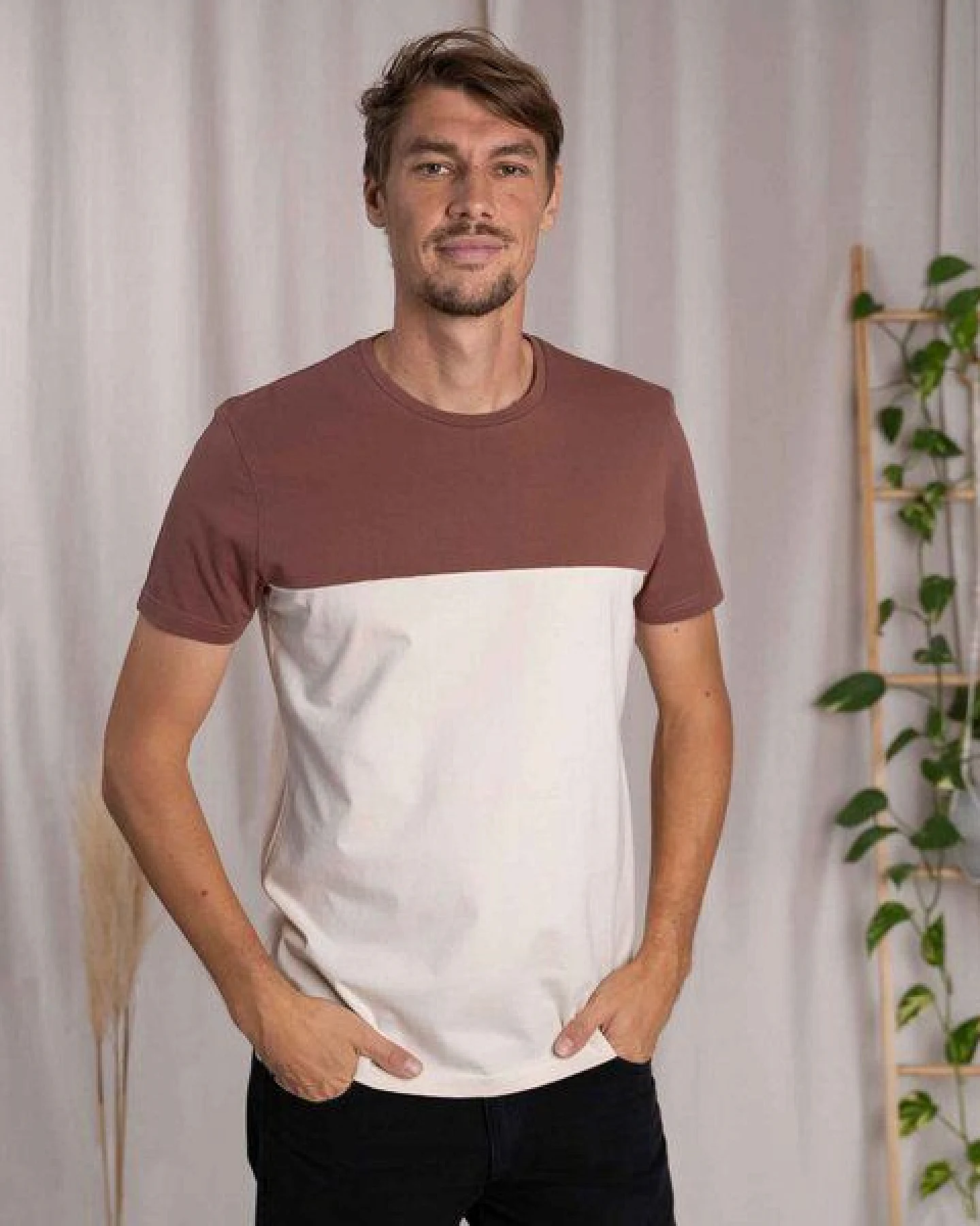 Vresh Clothing Olav - Classic Fit Colourblock T-Shirt aus Biobaumwolle – Ansicht 3