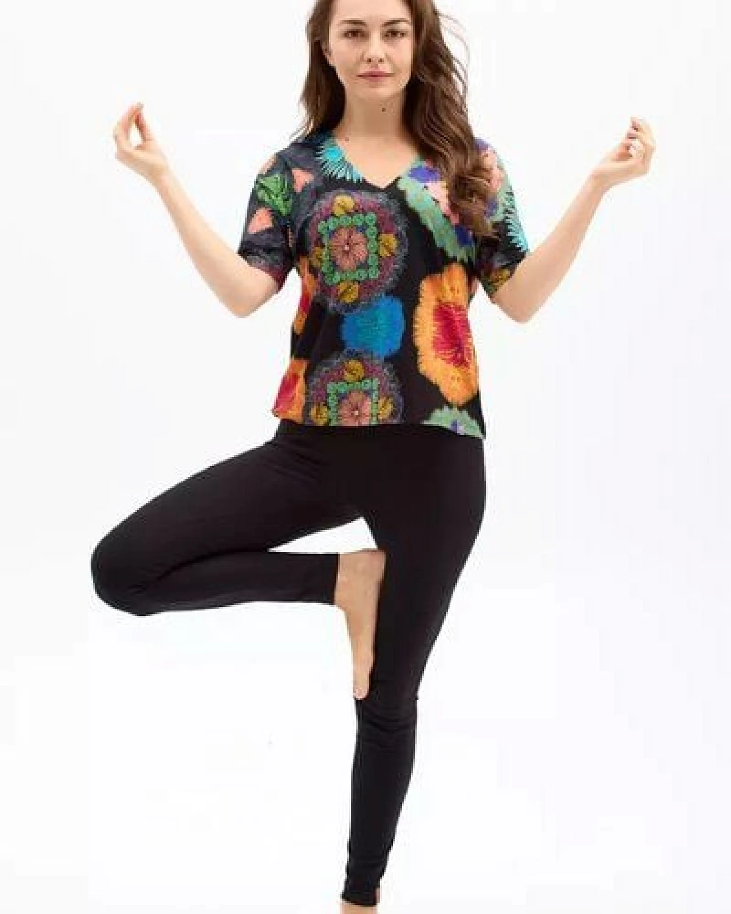KOKOworld Bluse Soso Be My Valentine Damen – Oversize T-Shirt mit V-Ausschnitt & Ellbogenärmel – aus nachhaltiger Viskose – perfekt für Yoga, Pilates & Alltag – fair in der EU produziert – Ansicht 2