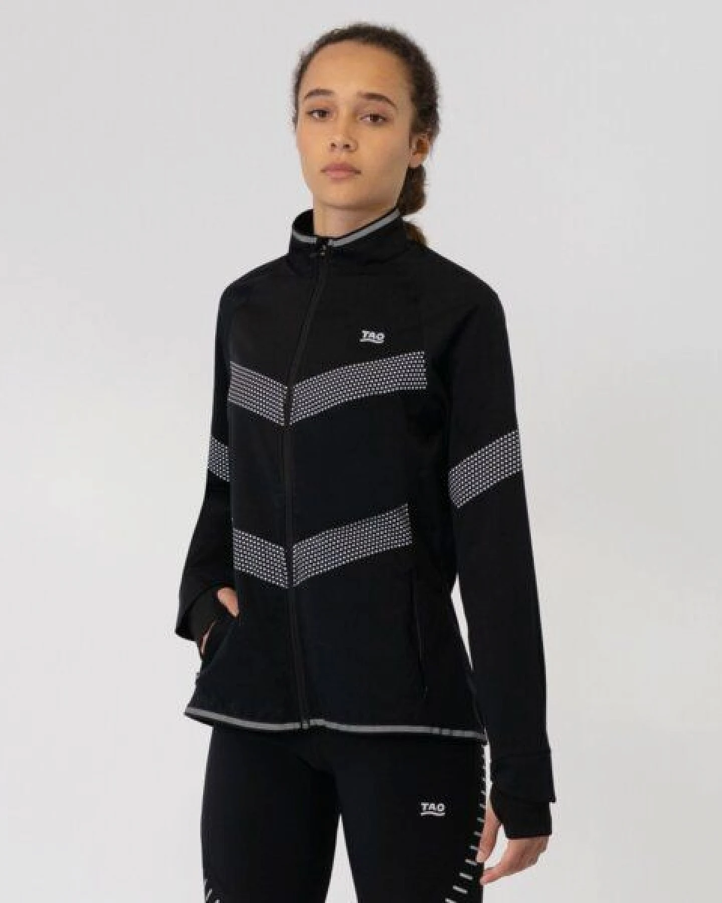 TAO Sportswear Winddichte Damen Laufjacke Juna mit Daumenschlaufe – Ansicht 2