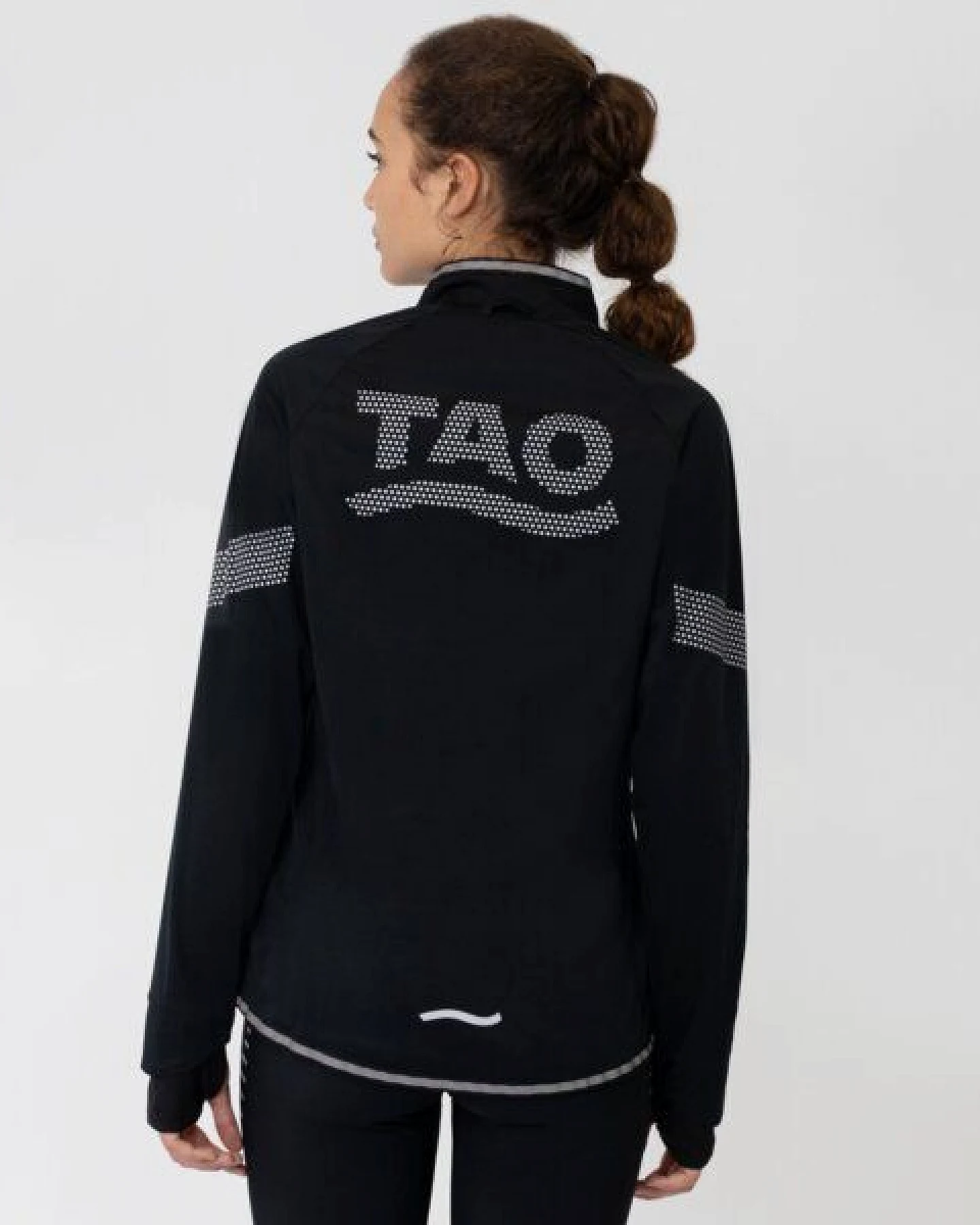 TAO Sportswear Winddichte Damen Laufjacke Juna mit Daumenschlaufe – Ansicht 3