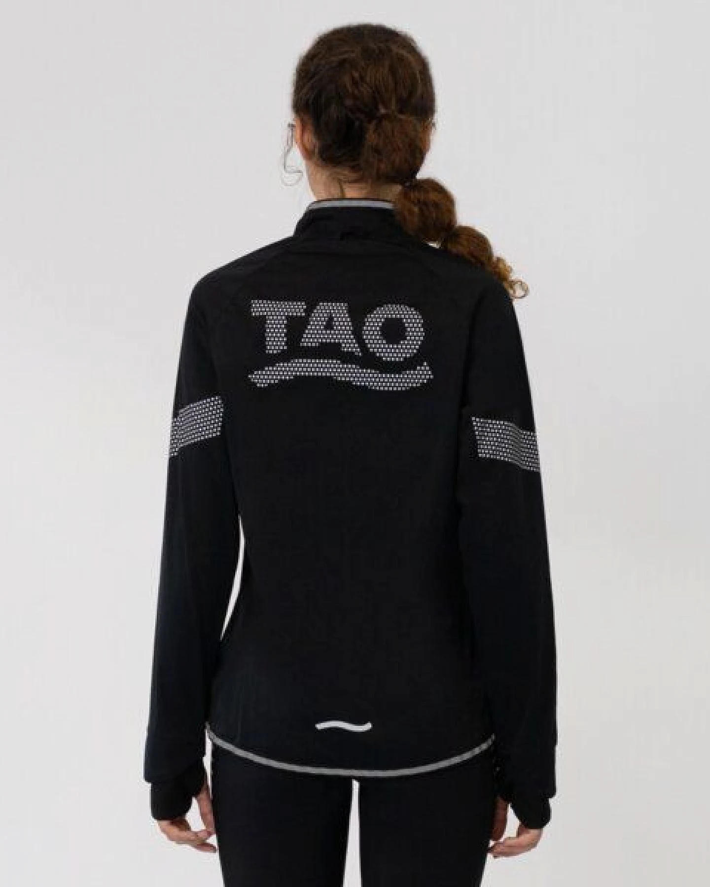 TAO Sportswear Winddichte Damen Laufjacke Juna mit Daumenschlaufe – Ansicht 4