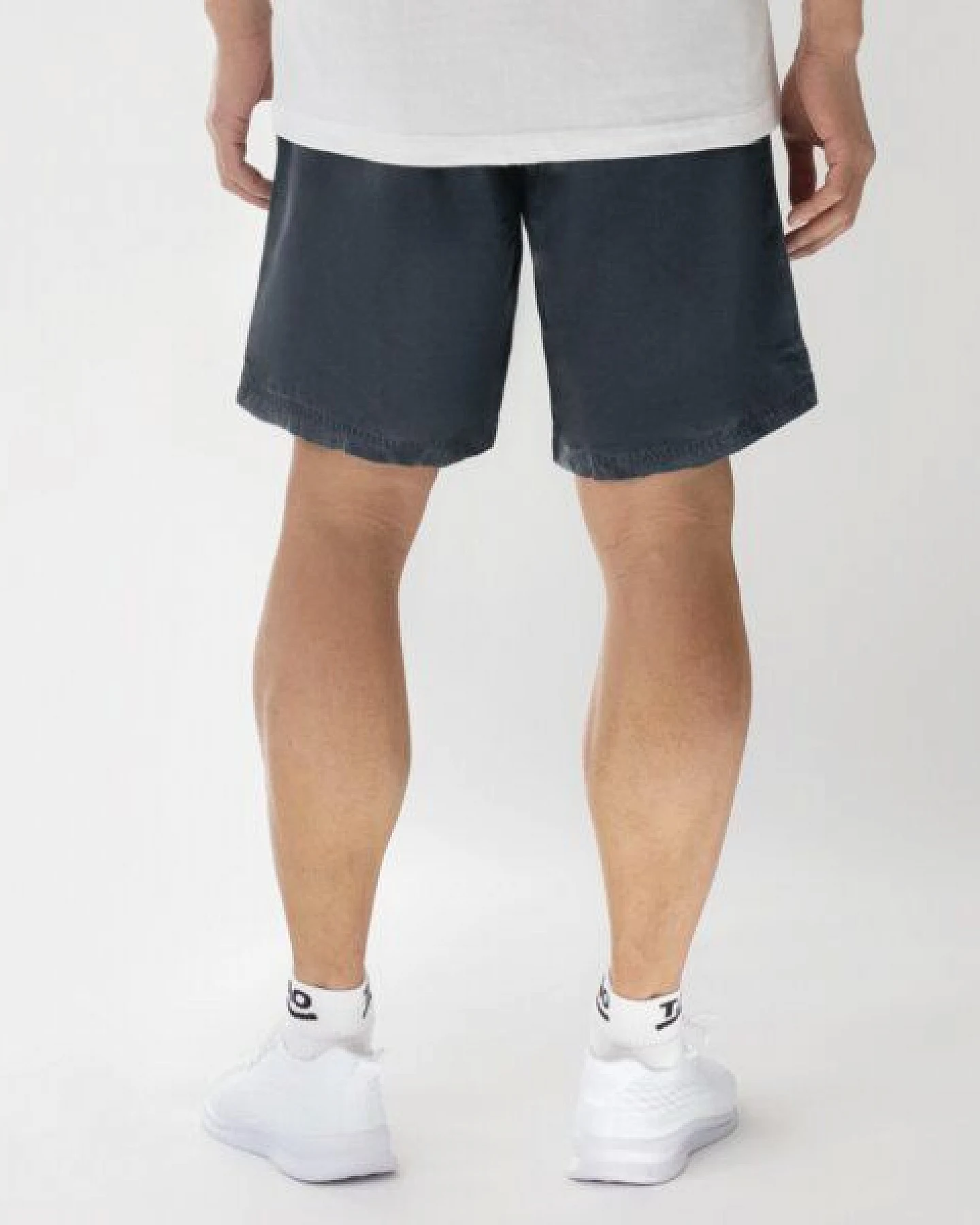TAO Sportswear Kühlende Herren Freizeitshort Ferdi aus Holzfasern – Ansicht 3