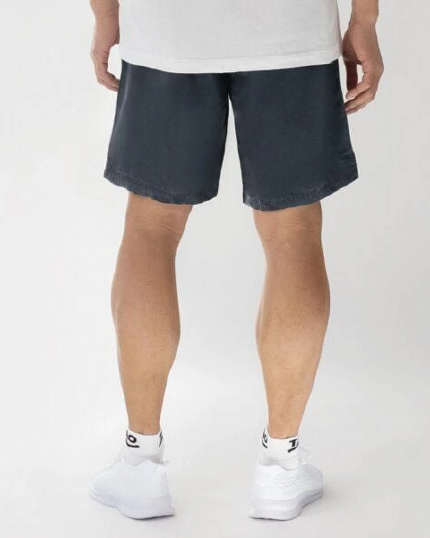TAO Sportswear Kühlende Herren Freizeitshort Ferdi aus Holzfasern – Ansicht 3