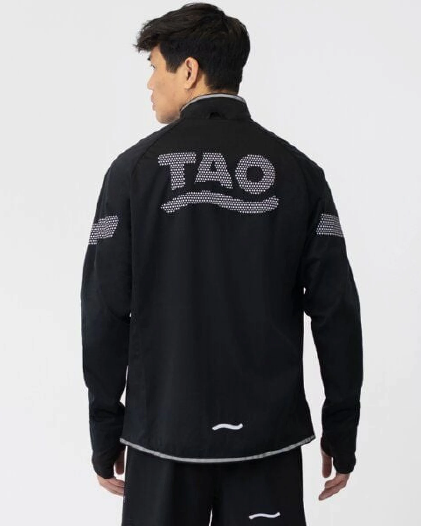 TAO Sportswear Winddichte Herren Laufjacke Nox mit Daumenschlaufe – Ansicht 4