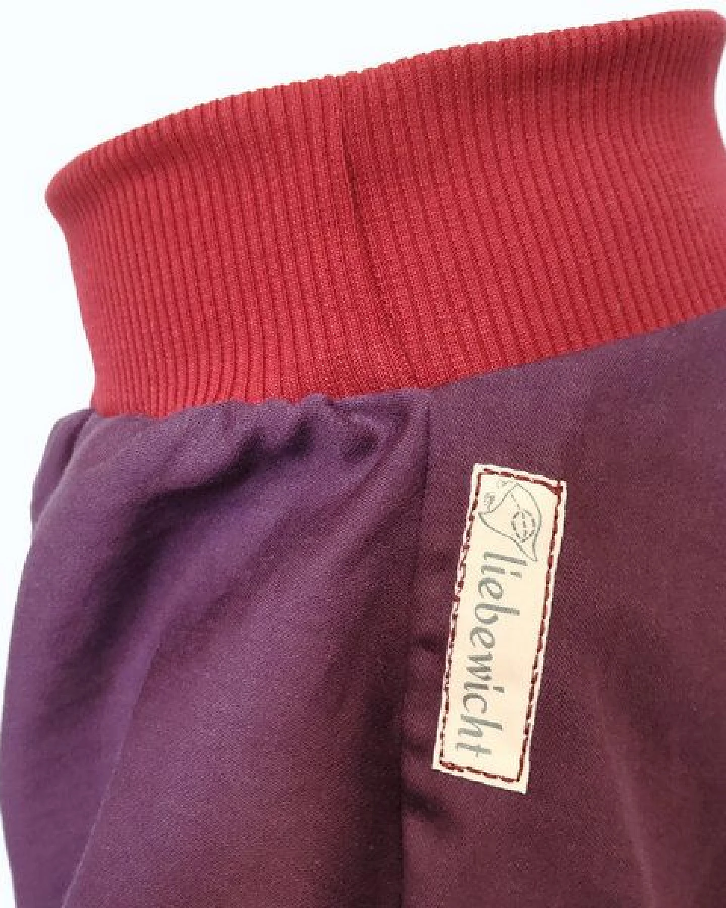 liebewicht kurze Pumphose Sommerhose lila aus Bio Satin – Ansicht 3
