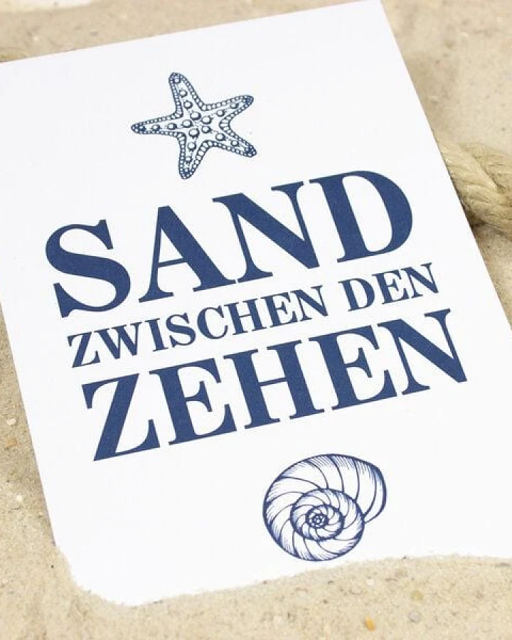 Bow & Hummingbird Postkarte "Sand zwischen den Zehen"