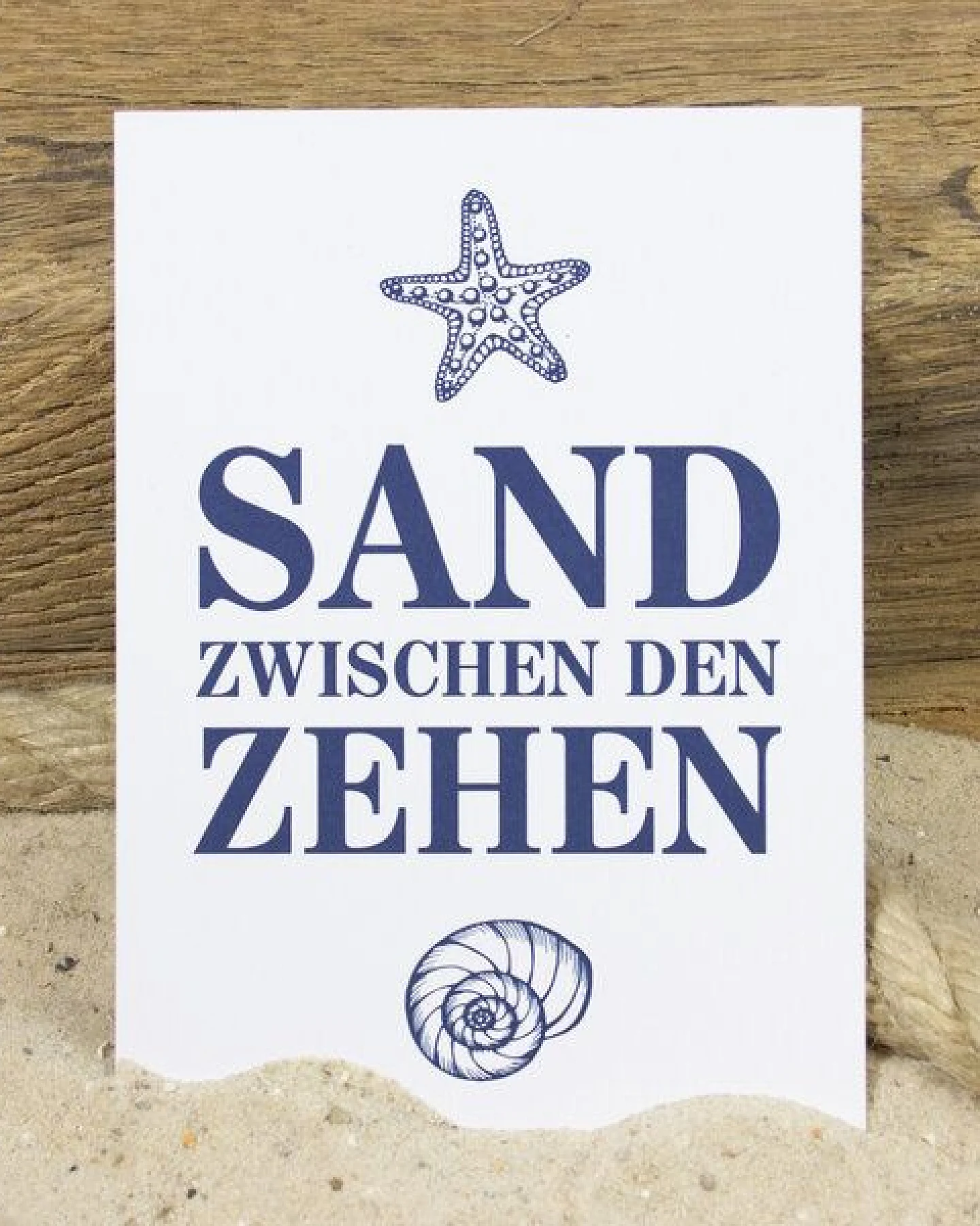 Bow & Hummingbird Postkarte "Sand zwischen den Zehen" – Ansicht 2