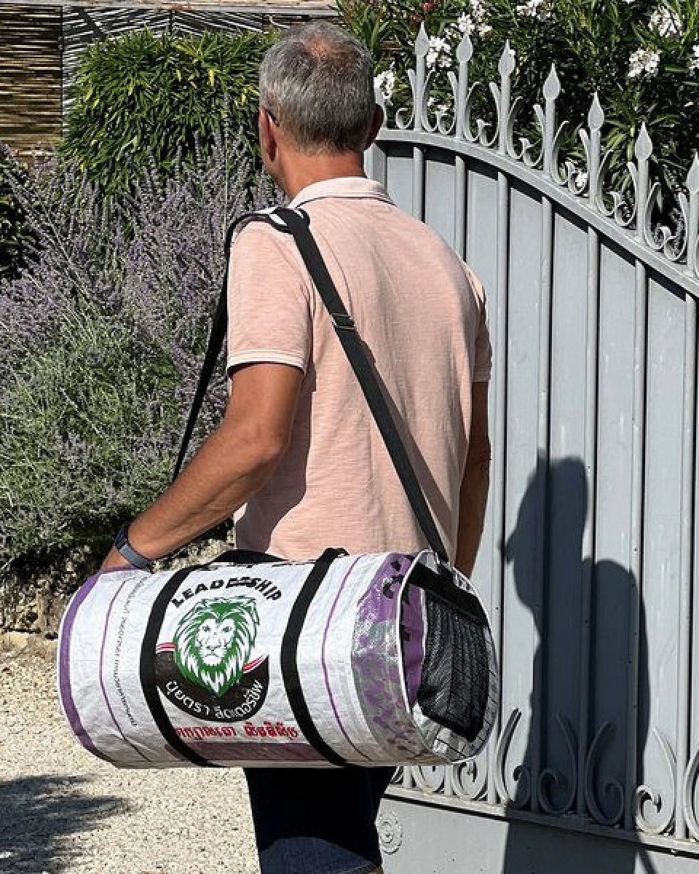 MoreThanHip Wochenend- oder Sporttasche 40L aus recycelten Zement-oder Tierfuttersäcken - Jumbo – Ansicht 3