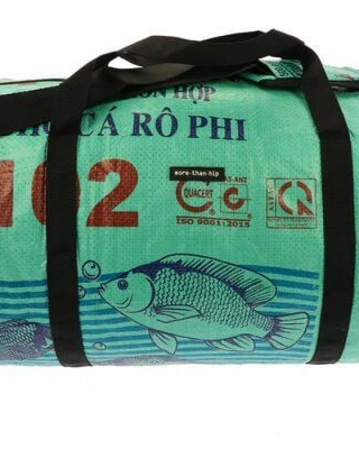MoreThanHip Wochenend- oder Sporttasche 40L aus recycelten Zement-oder Tierfuttersäcken - Jumbo
