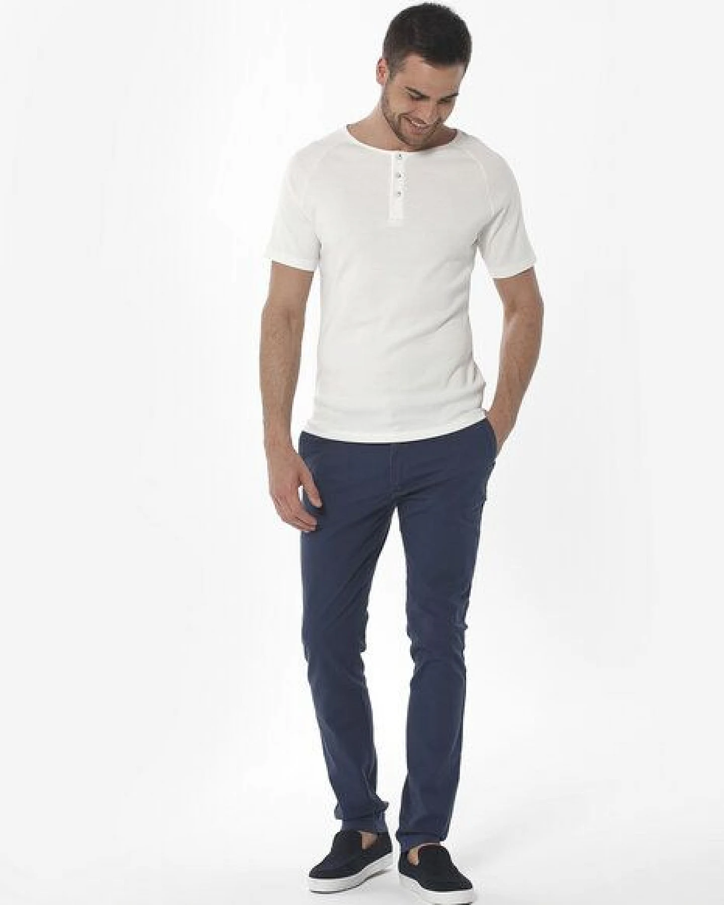 ORGANICATION Slim Chino-Hose aus Bio-Baumwolle – Ansicht 2