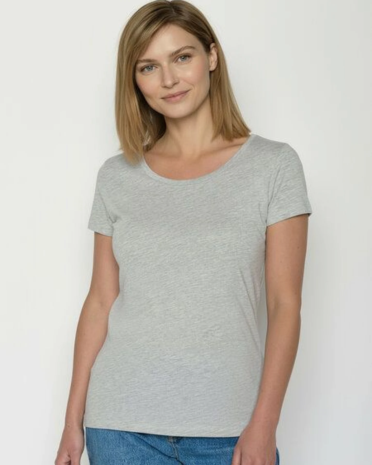 GREENBOMB Basic Loves - Sportliches T-Shirt aus Bio-Baumwolle / GOTS / Fair & Vegan – Ansicht 2