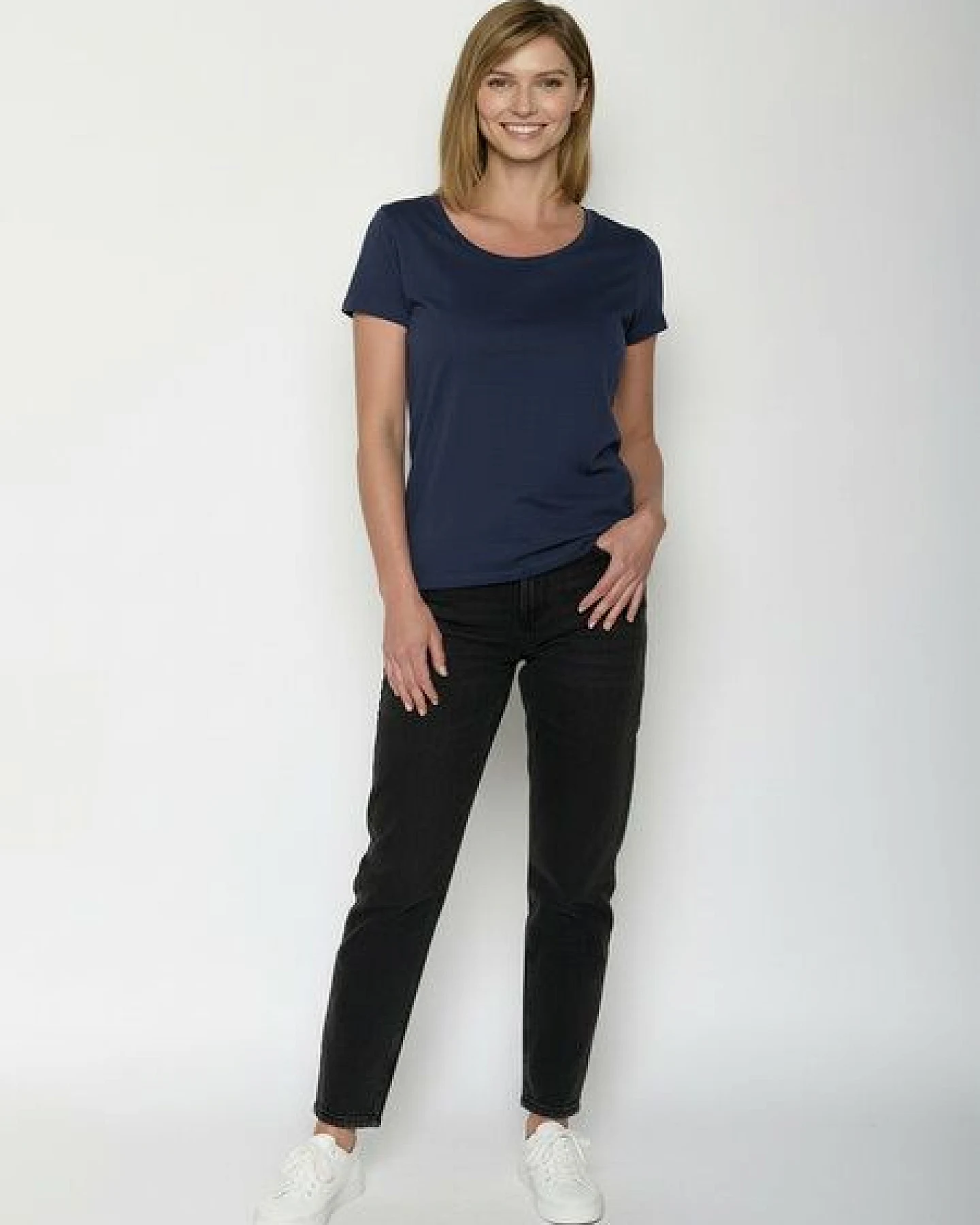 GREENBOMB Basic Loves - Sportliches T-Shirt aus Bio-Baumwolle / GOTS / Fair & Vegan – Ansicht 3