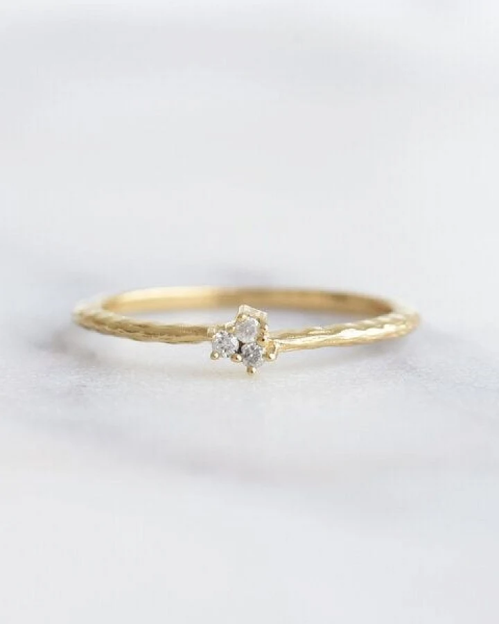 Eppi Silberner Ring mit Diamanten im Hammerschlag-Design Milan