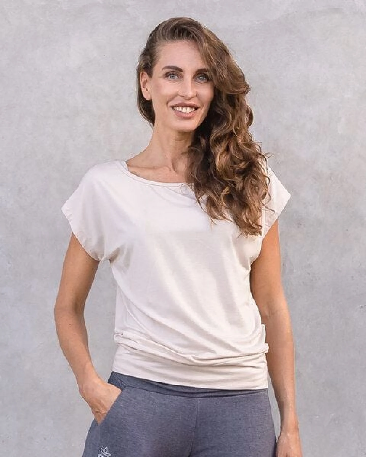 Jaya SMILLA Tencel - Damen - lockeres Shirt für Yoga und Freizeit aus Tencel-Baumwoll-Mix – Ansicht 4