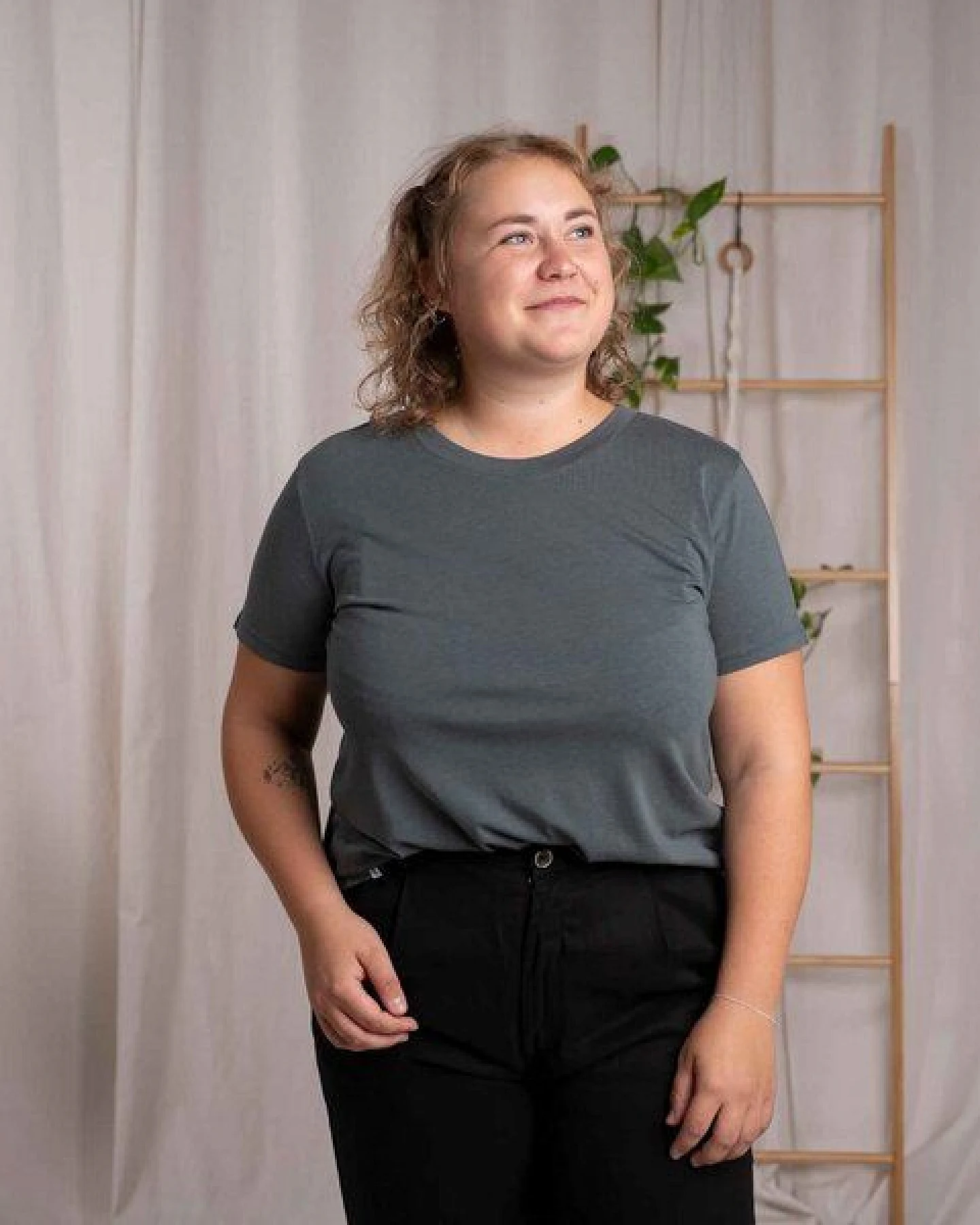 Vresh Clothing Veli - Crop T-Shirt mit TENCEL (TM) Lyocell – Ansicht 2