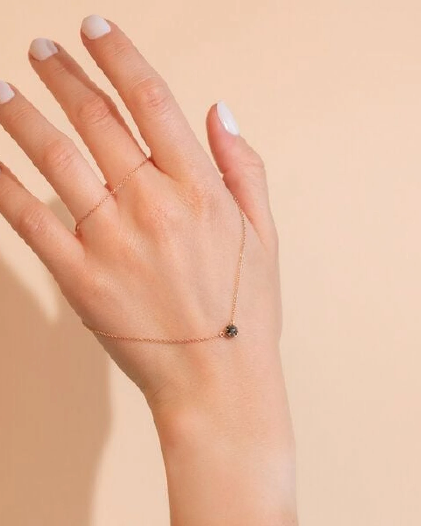 Eppi Kette mit einem Salt and Pepper Diamanten Mejia – Ansicht 4
