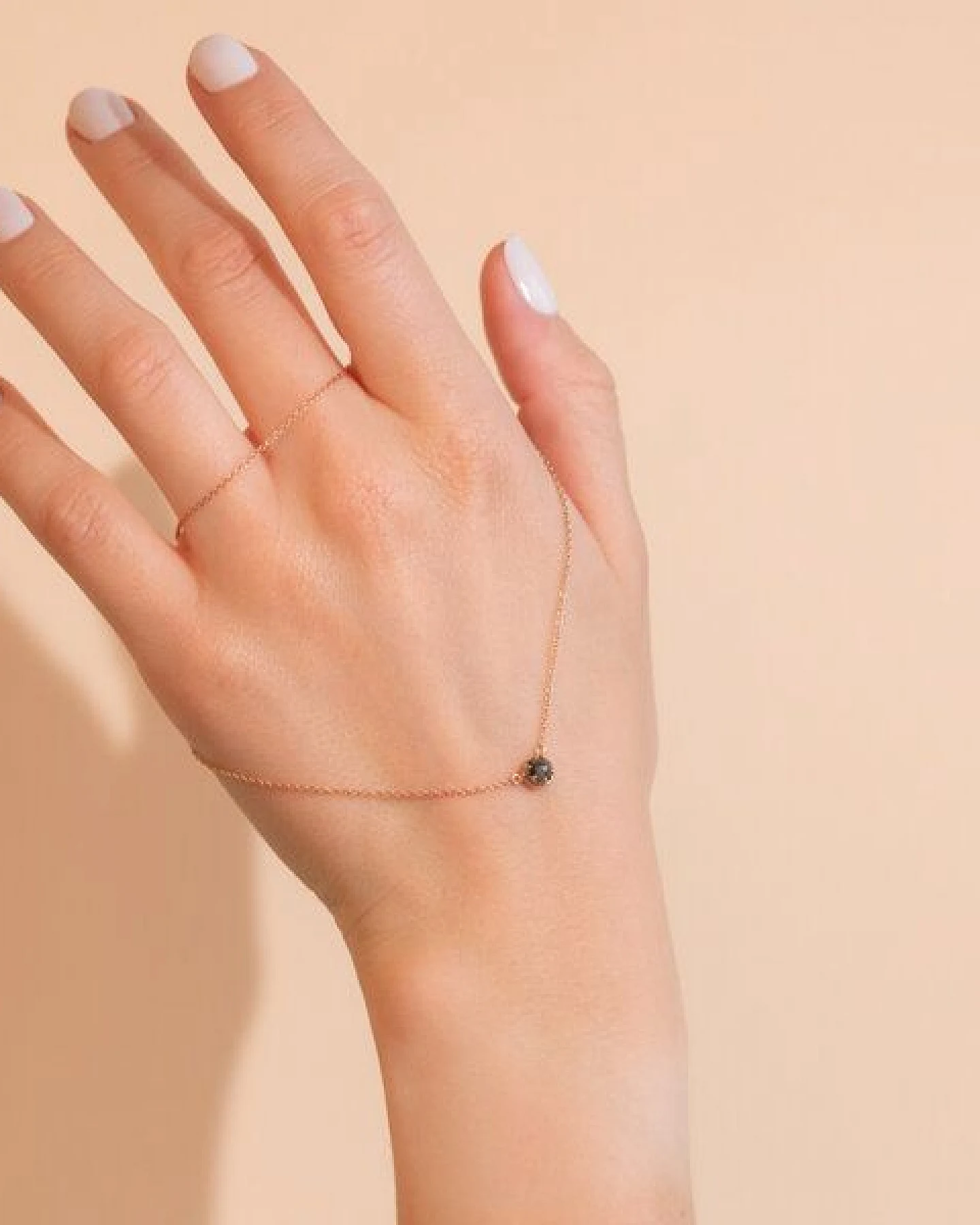 Eppi Kette mit einem Salt and Pepper Diamanten Mejia – Ansicht 4