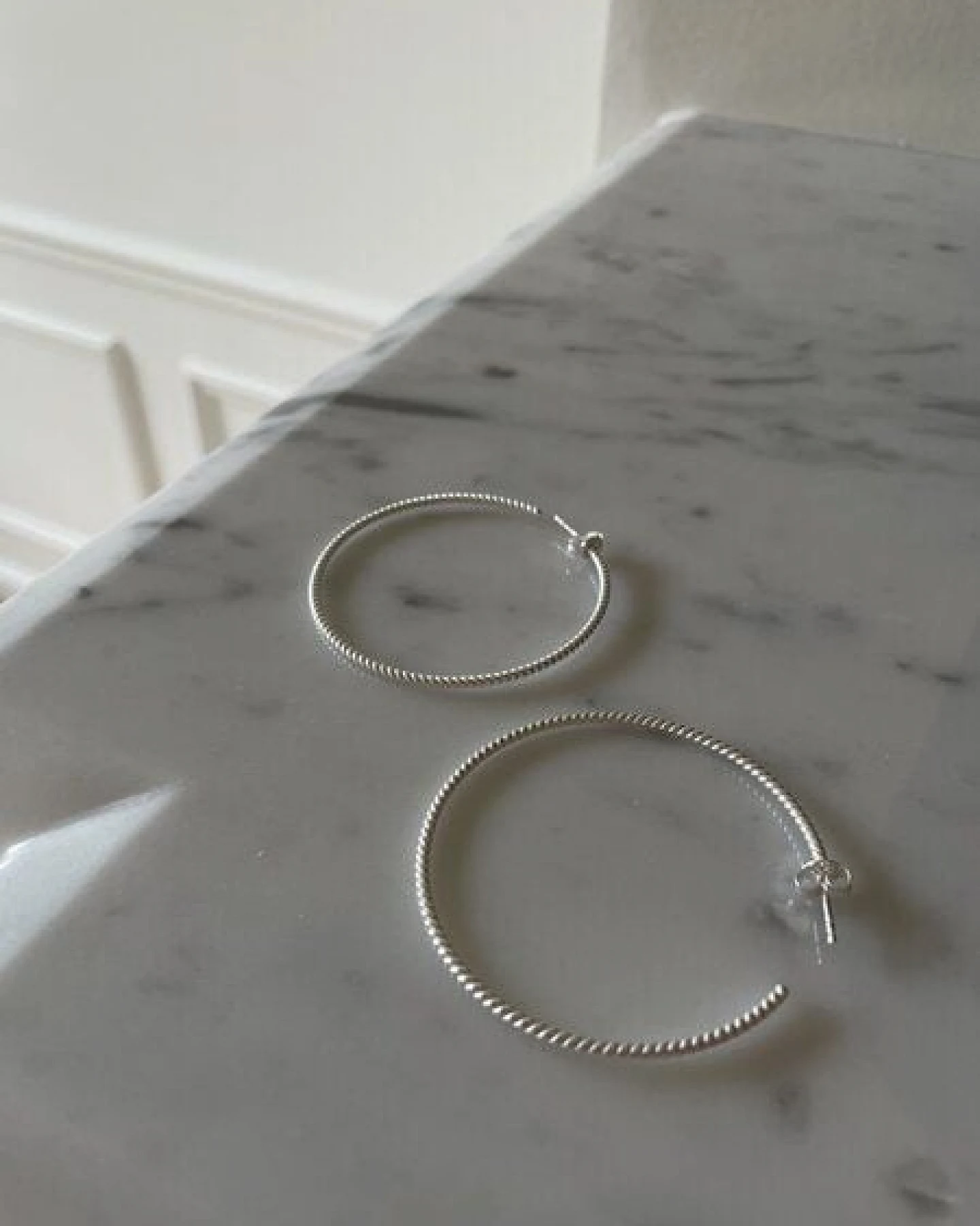 noemvri fashion label big Swirl hoops – Ansicht 3