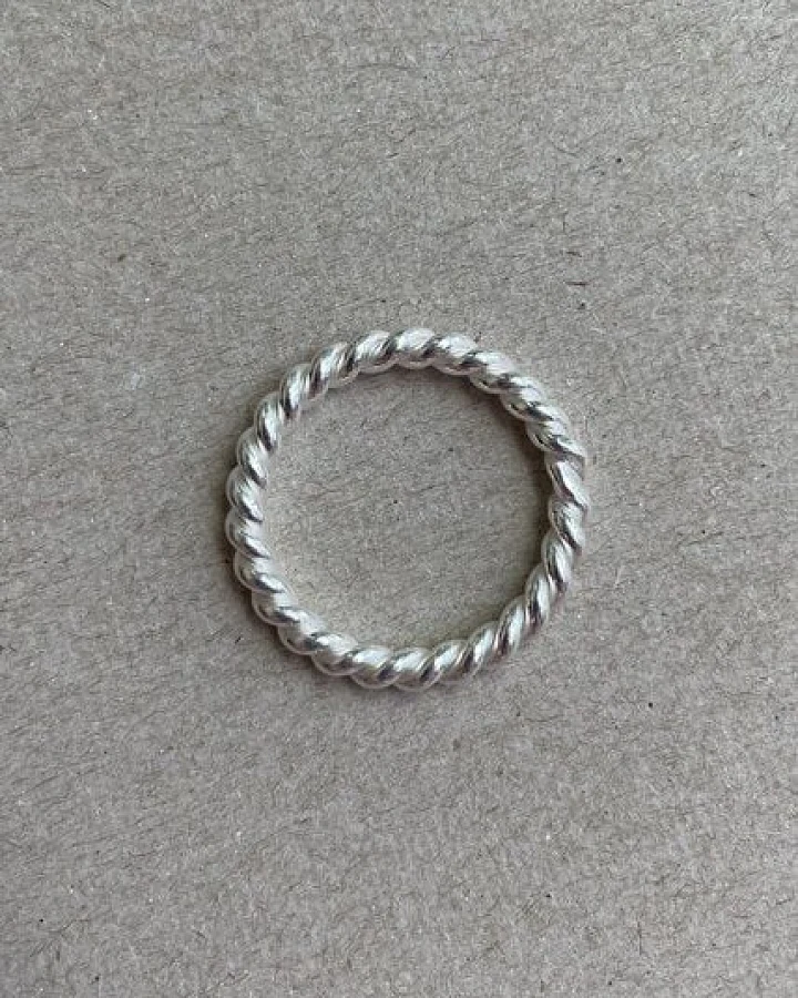 noemvri fashion label Swirl Ring