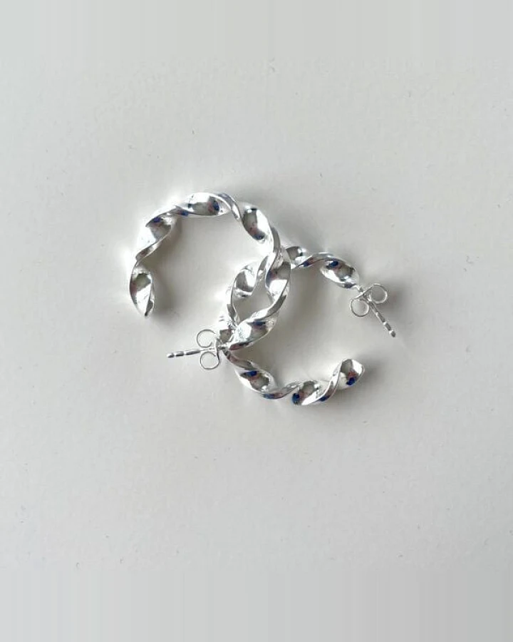 noemvri fashion label gedrehte hoops