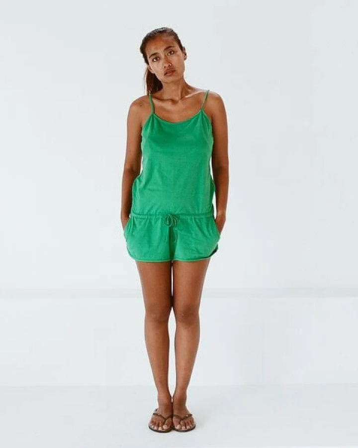 The Driftwood Tales Mini-Jumpsuit aus Jerseystoff/recycelt in den Farben Gelbgrün und Schwarz