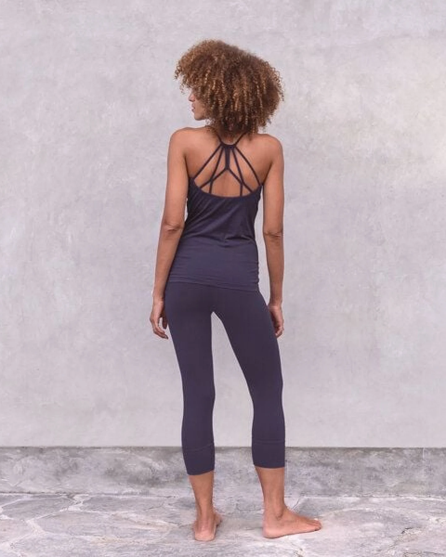 Jaya NICOLE - Damen - Top für Yoga aus Biobaumwolle mit besonderer Rückenpartie – Ansicht 4