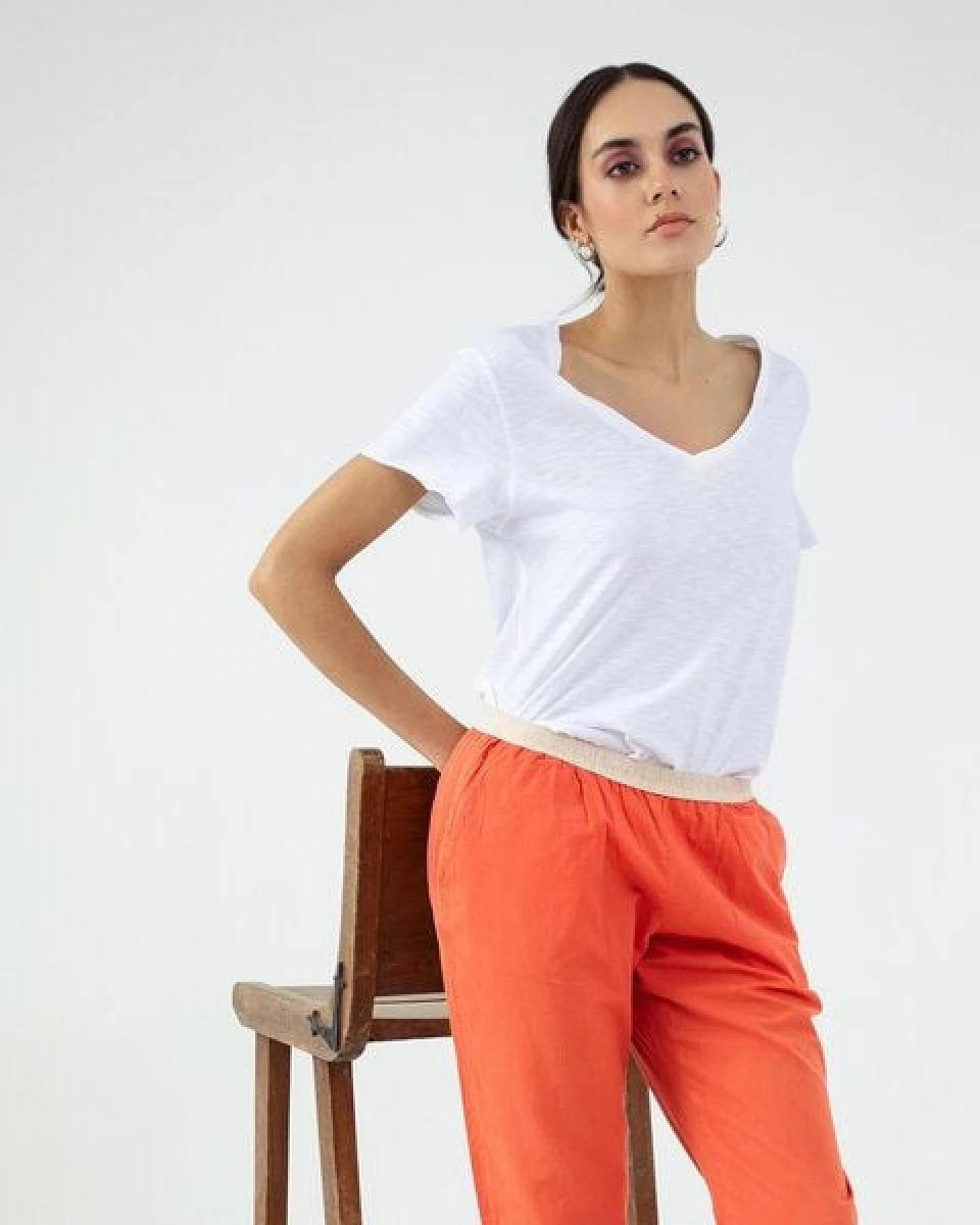 d'Els Rebecca Damen V-Neck Kurzarm T-Shirt aus Flame Bio Baumwolle – Ansicht 3