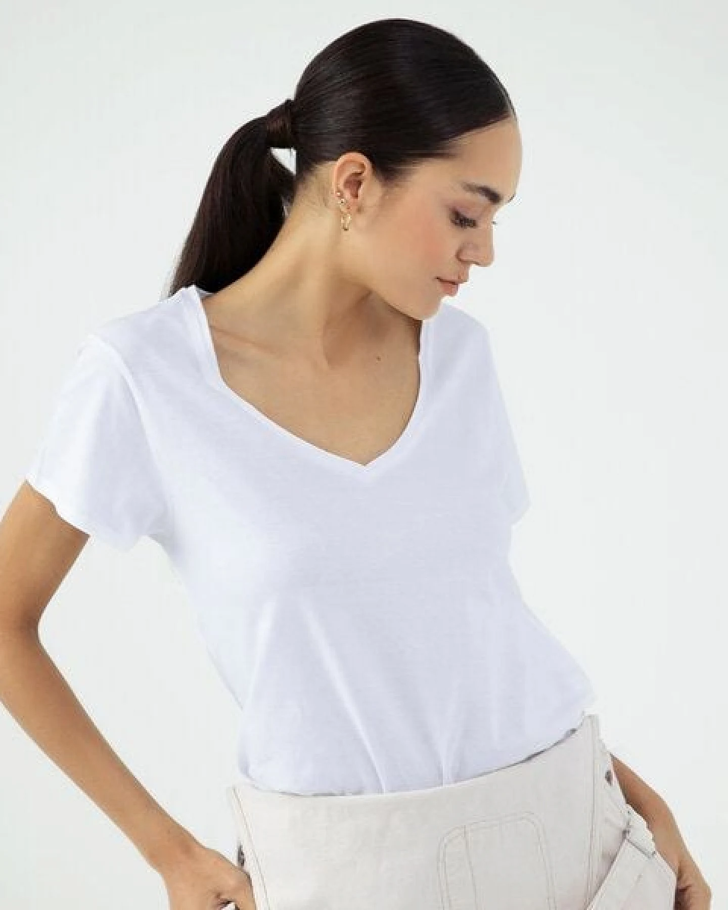d'Els Rebecca Damen V-Neck Kurzarm T-Shirt aus Single Jersey Bio Baumwolle – Ansicht 2