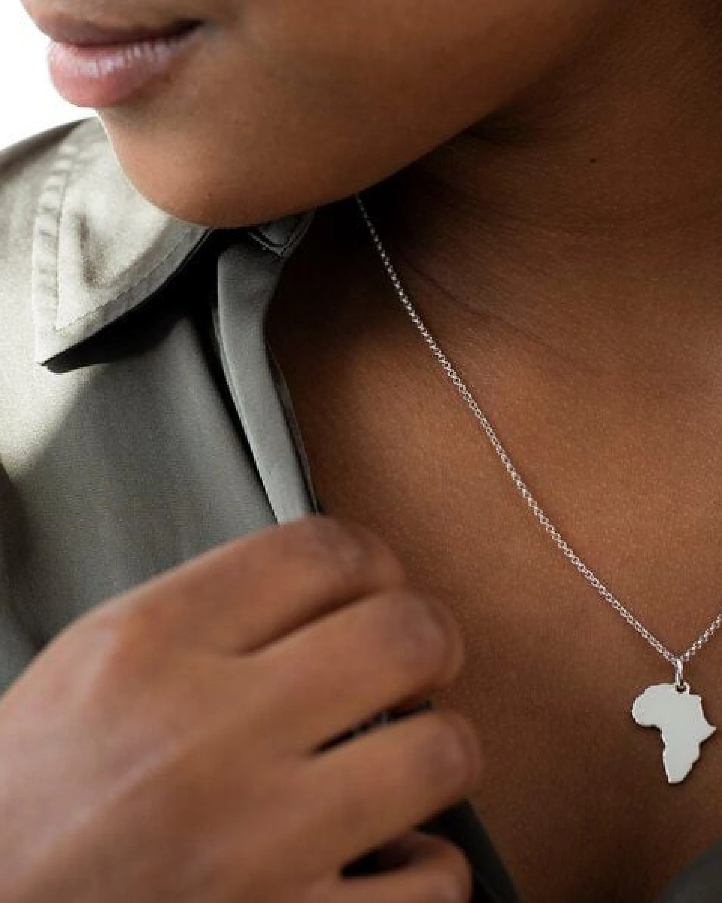 MOANINA Kette Afrika Kontinent - 925 Silber/18k Gold Vermeil - 3 Längen – Ansicht 4