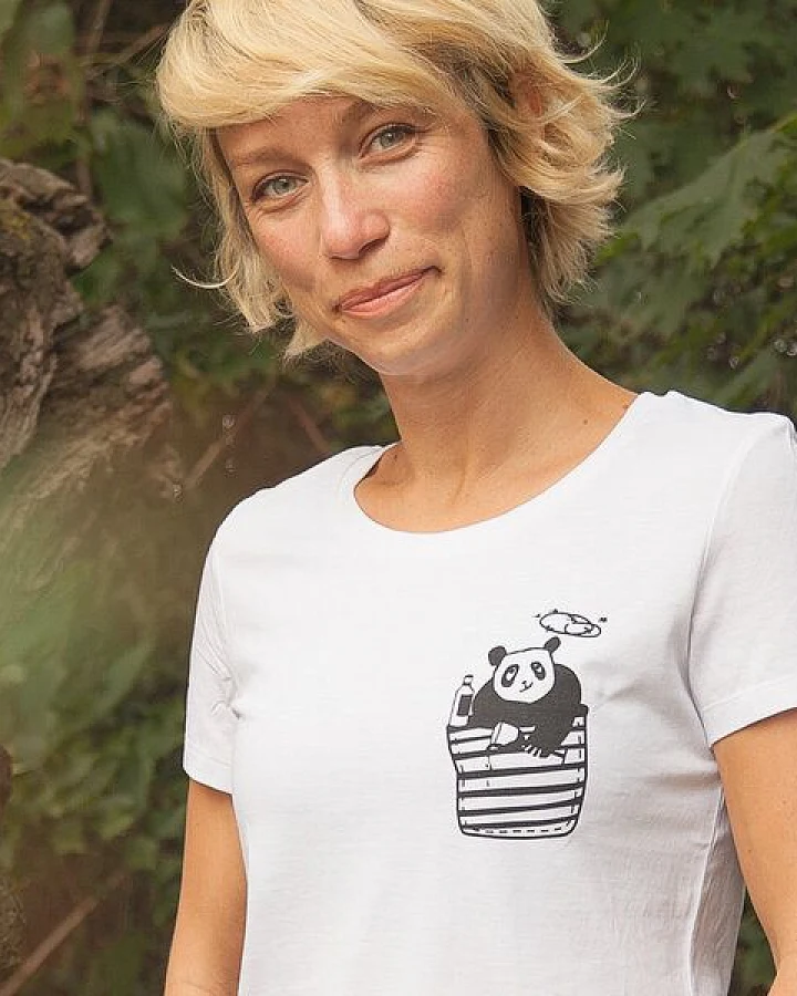 Pingzi Panda - Brust Motiv - päfjes Fair Wear Frauen T-Shirt - White