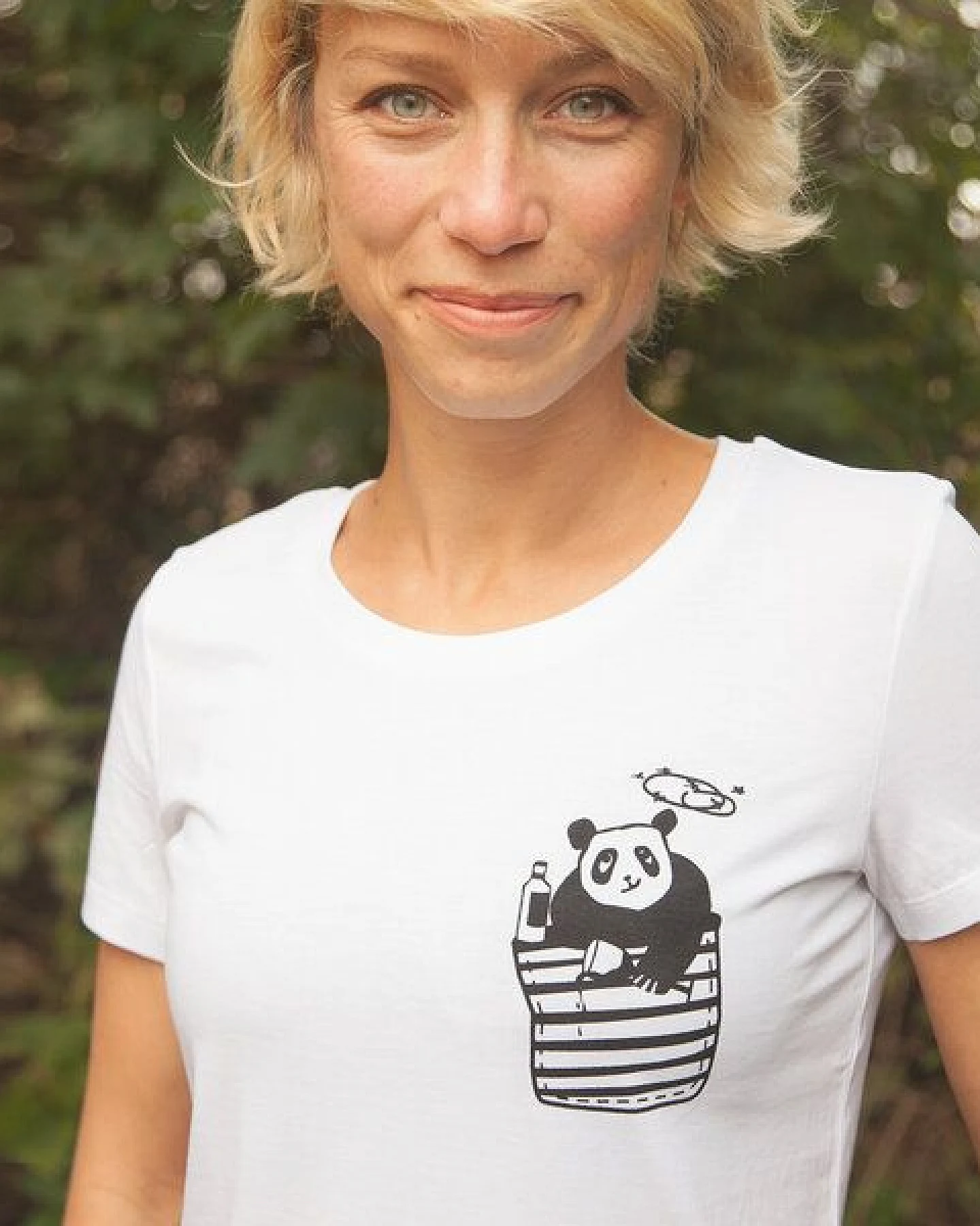 Pingzi Panda - Brust Motiv - päfjes Fair Wear Frauen T-Shirt - White – Ansicht 3