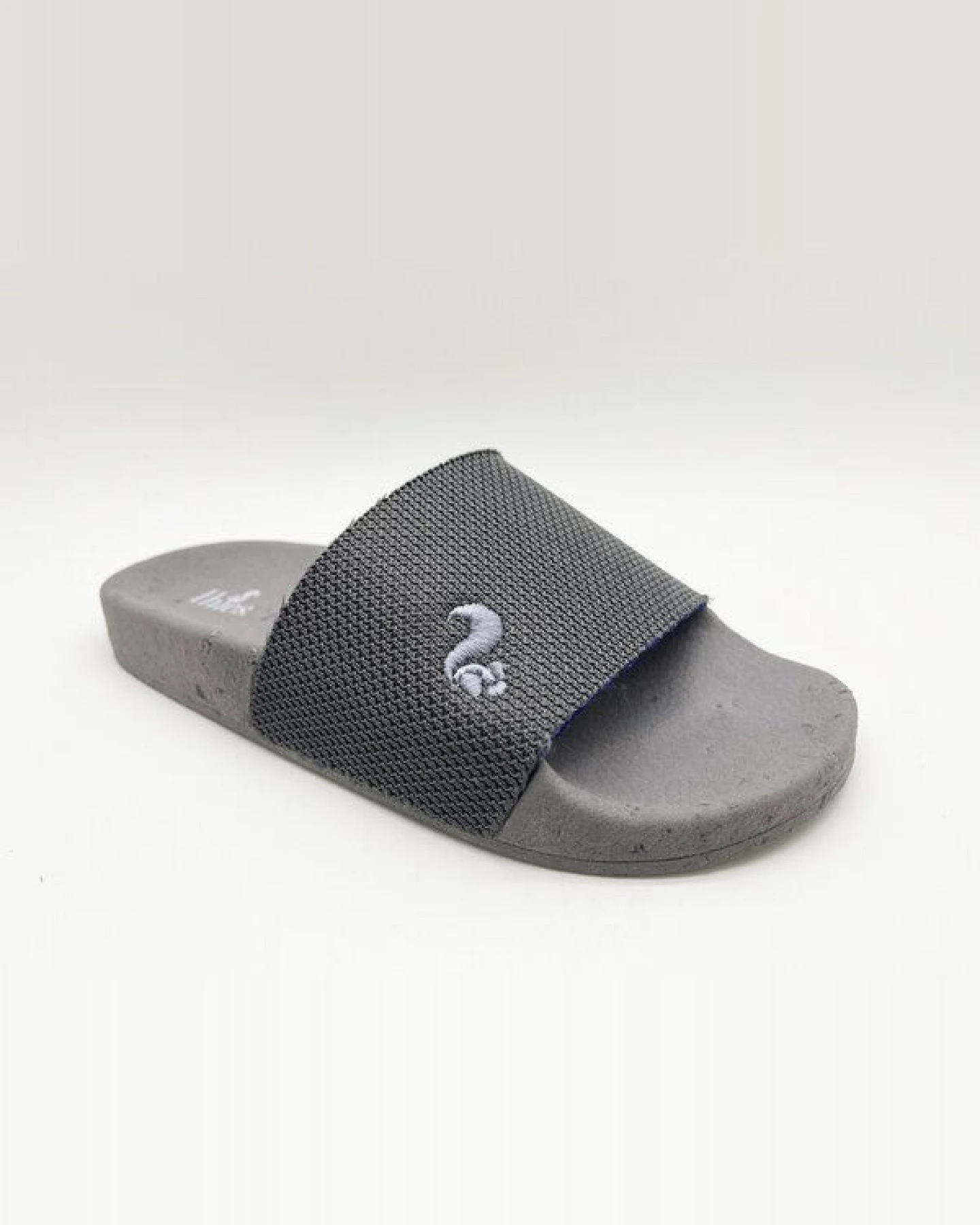 thies Veganer Eco Beach Slide aus recycelten PET Flaschen und recyceltem Gummi – Ansicht 2