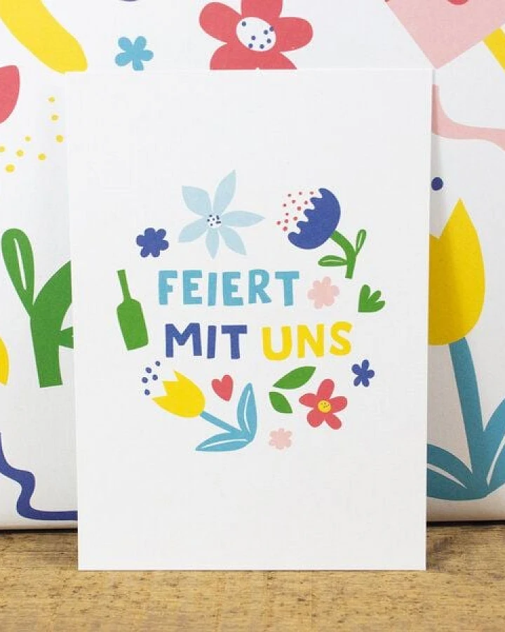 Bow & Hummingbird Postkarte Feiert mit uns
