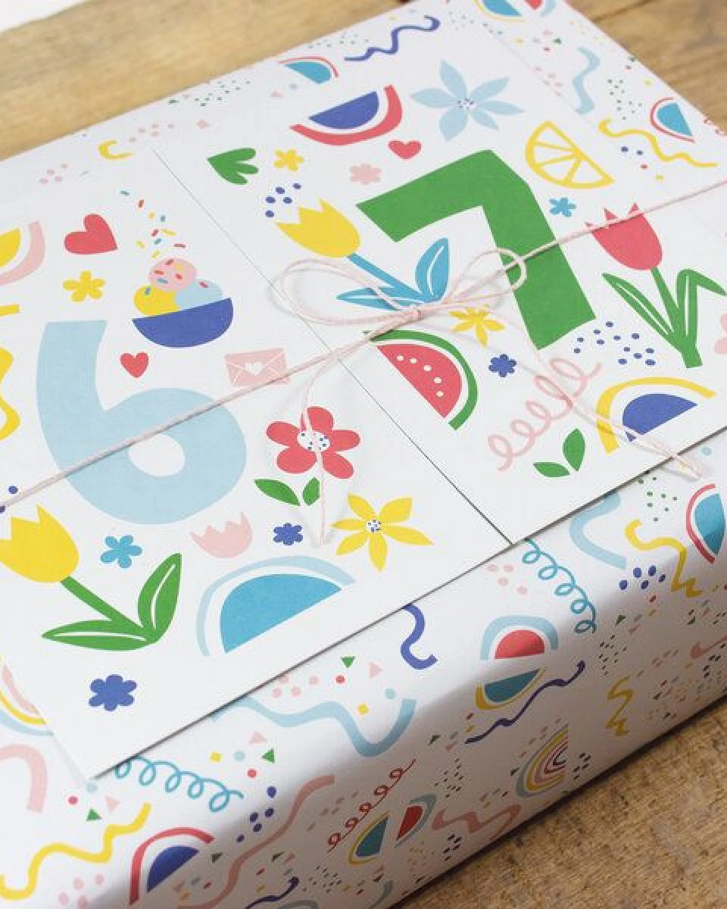 Bow & Hummingbird Postkarte Six/Sechs – Ansicht 2