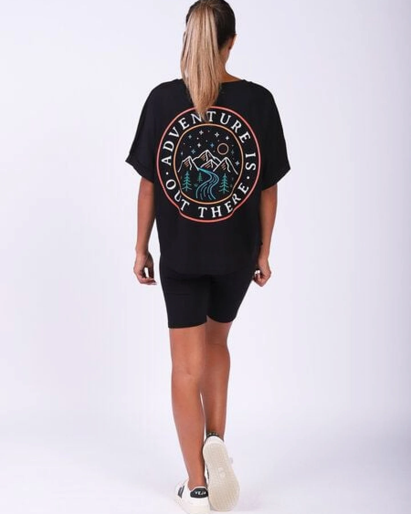 watapparel Oversize T-Shirt Frauen Adventure is out there – Ansicht 3