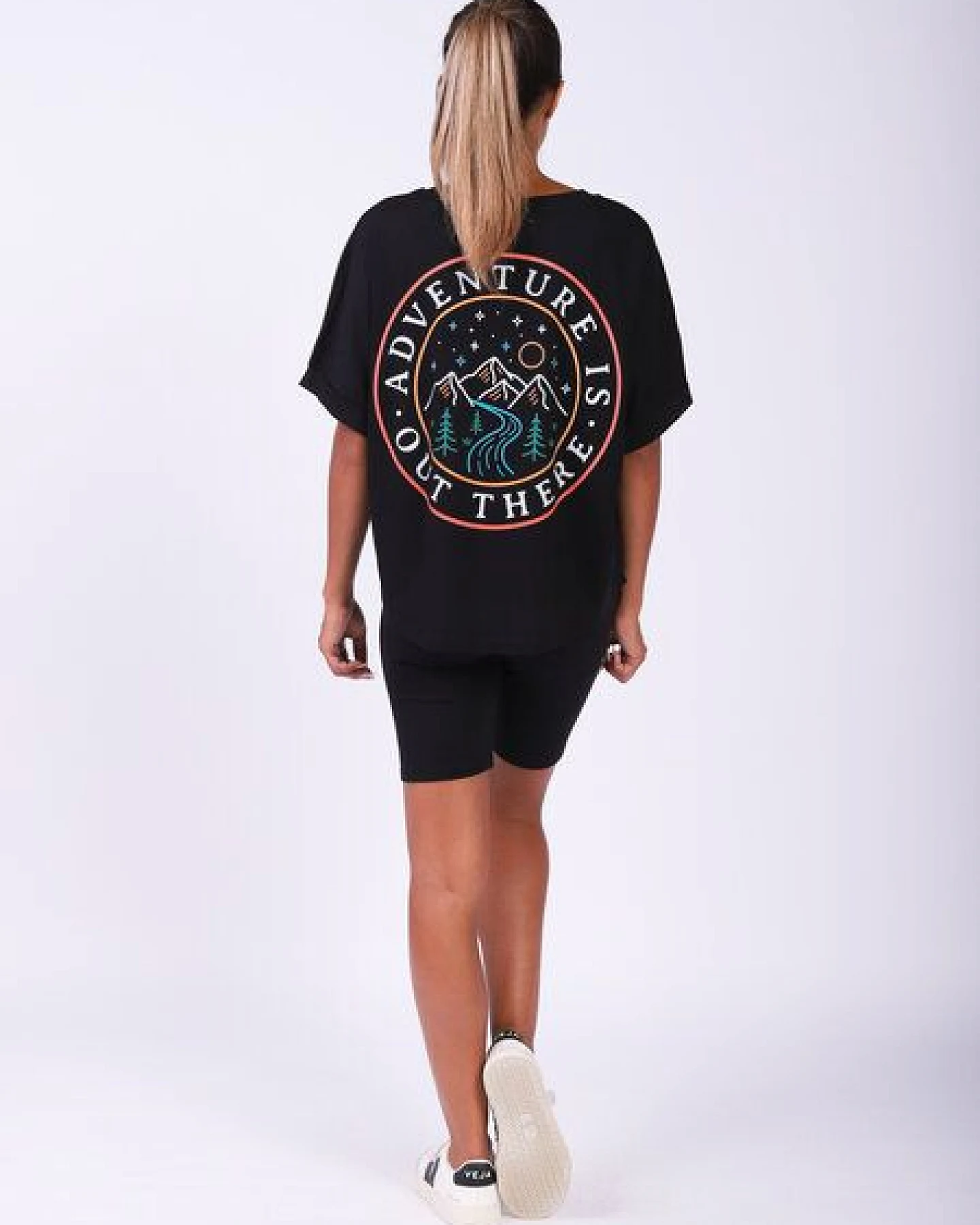 watapparel Oversize T-Shirt Frauen Adventure is out there – Ansicht 3