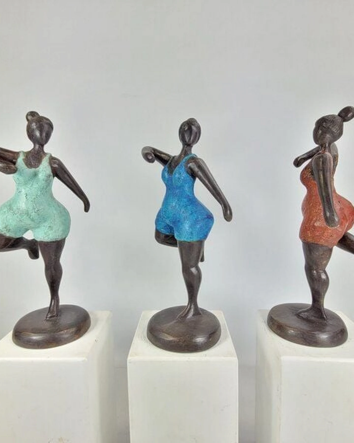 Moogoo Creative Africa Bronze-Skulptur "Bobaraba Gymnaste" by Alain Soré – Ansicht 3