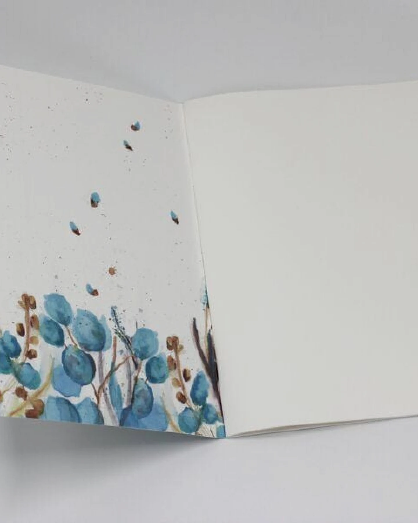 Fines Papeterie Notizheft Din A5 mit handgezeichneten Motiven aus Naturpapier – Ansicht 4