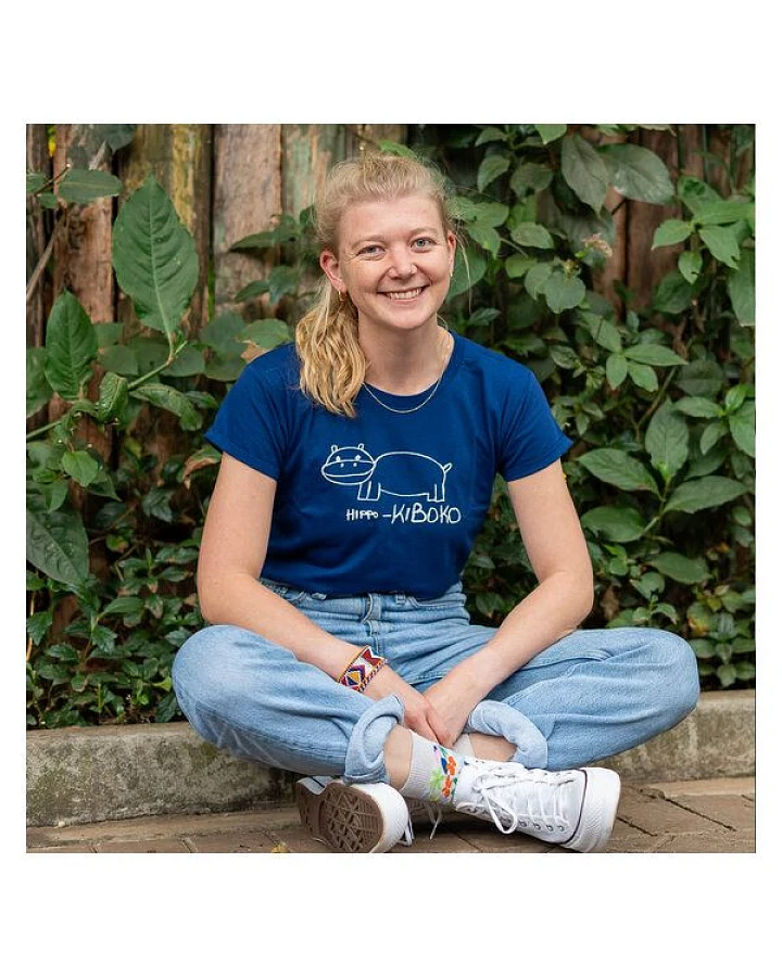 Kipepeo-Clothing HIPPO Frauen T-Shirt aus Bio-Baumwolle mit Brustprint Mitternachtsblau. Handmade in Kenya.