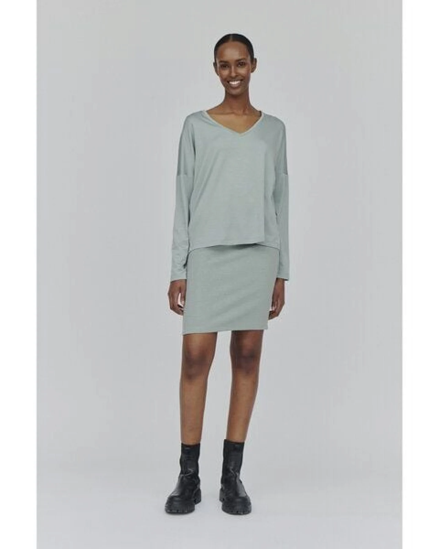 Basic Apparel Langarmshirt V-Neck JOLINE aus Tencel (Lyocell) – Ansicht 2