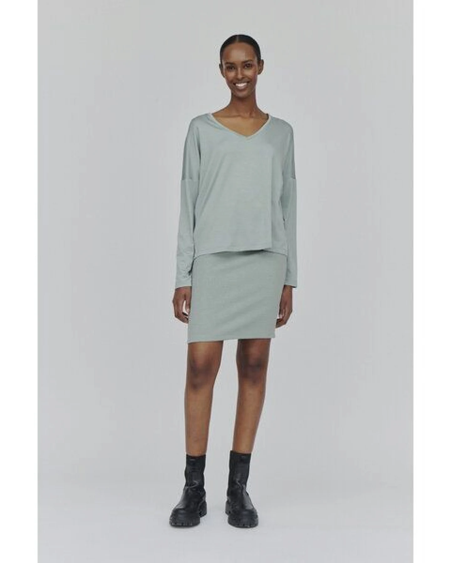 Basic Apparel Langarmshirt V-Neck JOLINE aus Tencel (Lyocell) – Ansicht 2
