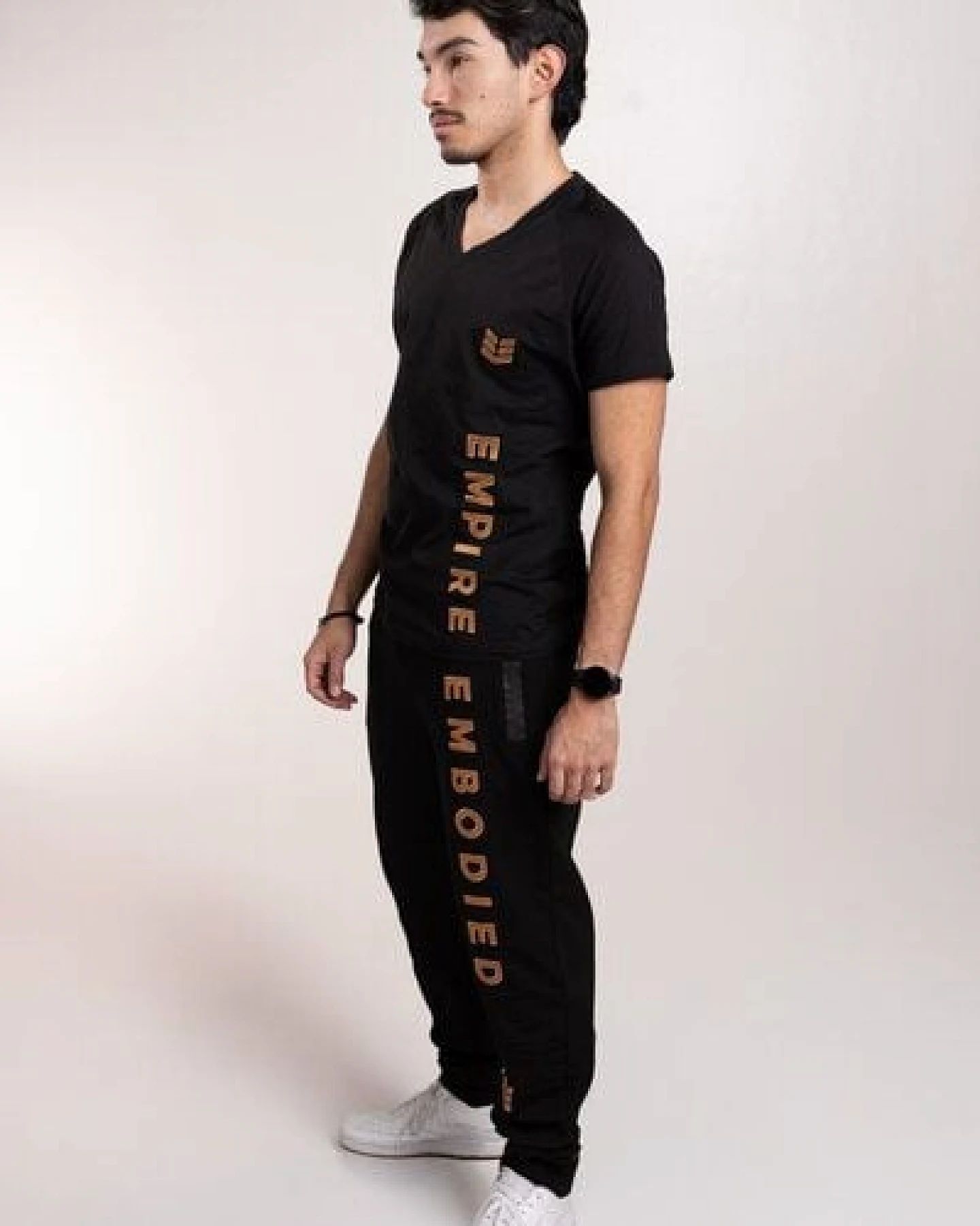 Empire Embodied Sportswear Sportshirt/Kurzarm-Funktionsshirt/T-Shirt Bio-Baumwolle V-Ausschnitt – Ansicht 4
