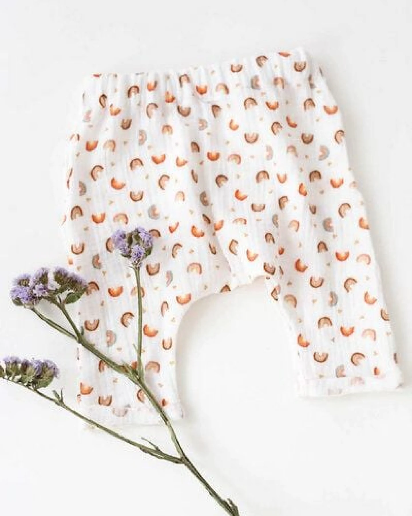 Baby Baggy Hose *Regenbogen* Bio Musselin – Ansicht 4