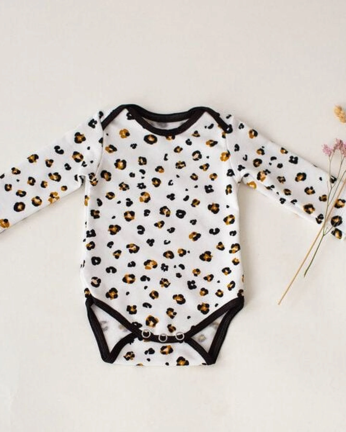 Langarm Baby Body *Leopard weiß* Bio Baumwolle – Ansicht 2