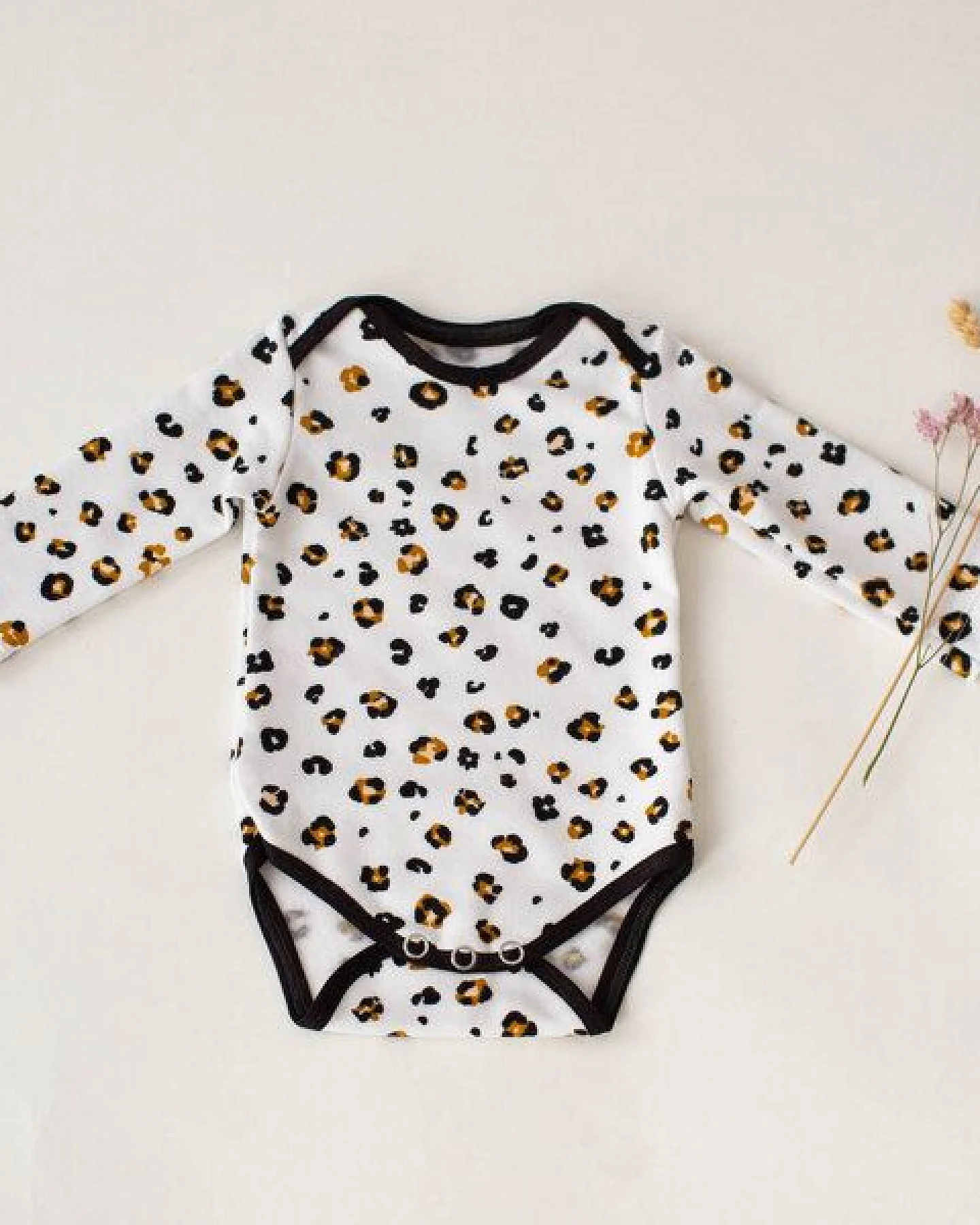 Langarm Baby Body *Leopard weiß* Bio Baumwolle – Ansicht 2