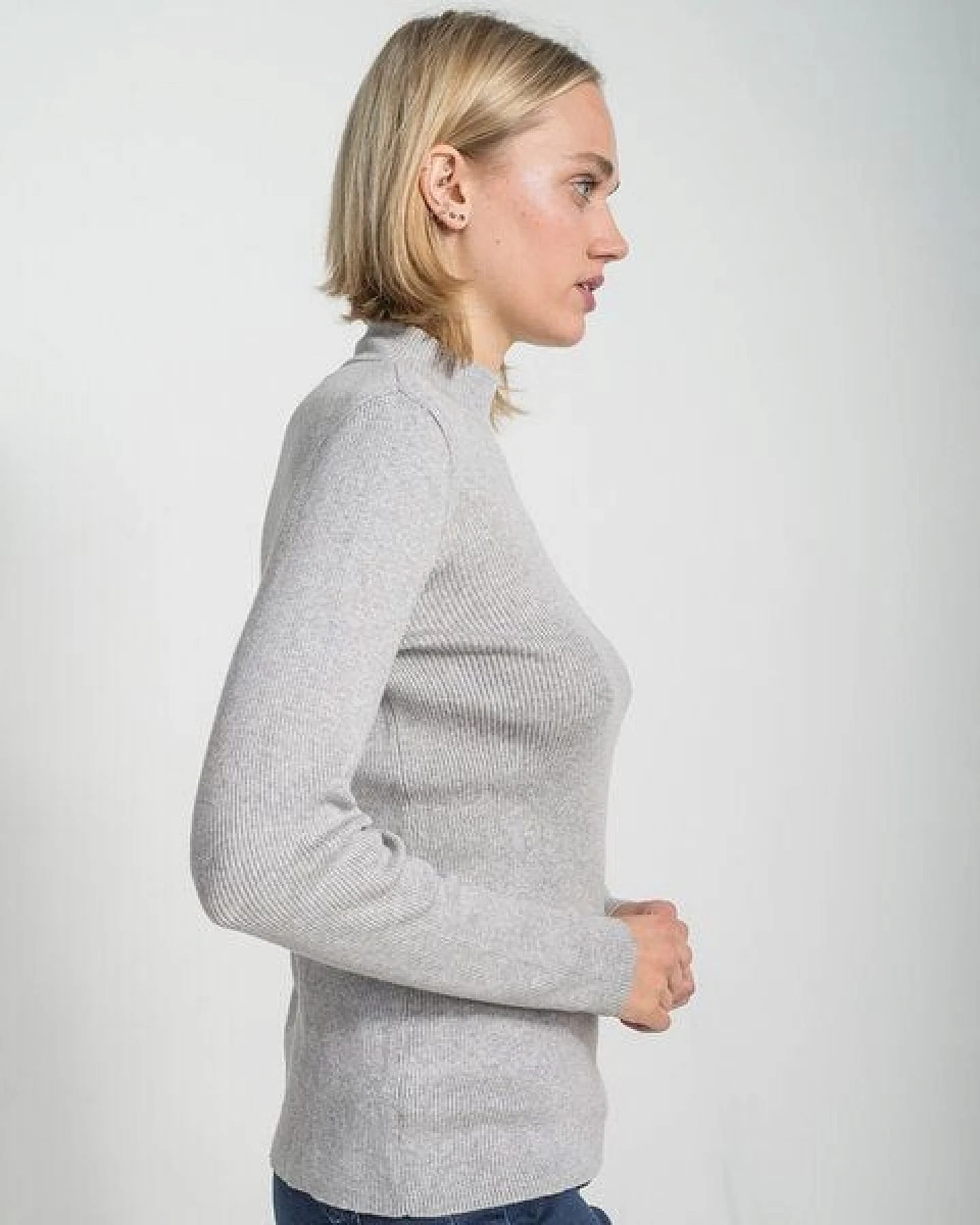 Alma & Lovis Rollkragen-Pullover aus Bio-Baumwolle – Ansicht 3