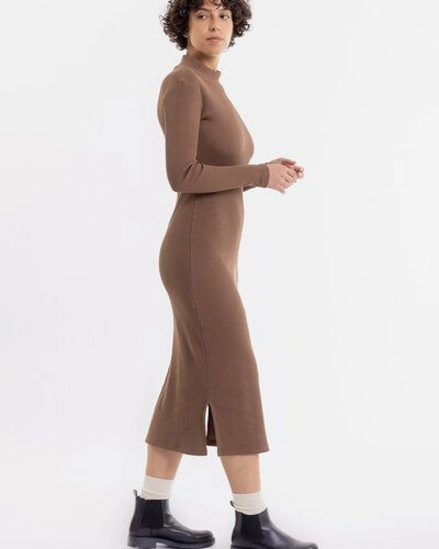 Rotholz Mock Neck Kleid aus Rippenstrick – Ansicht 3