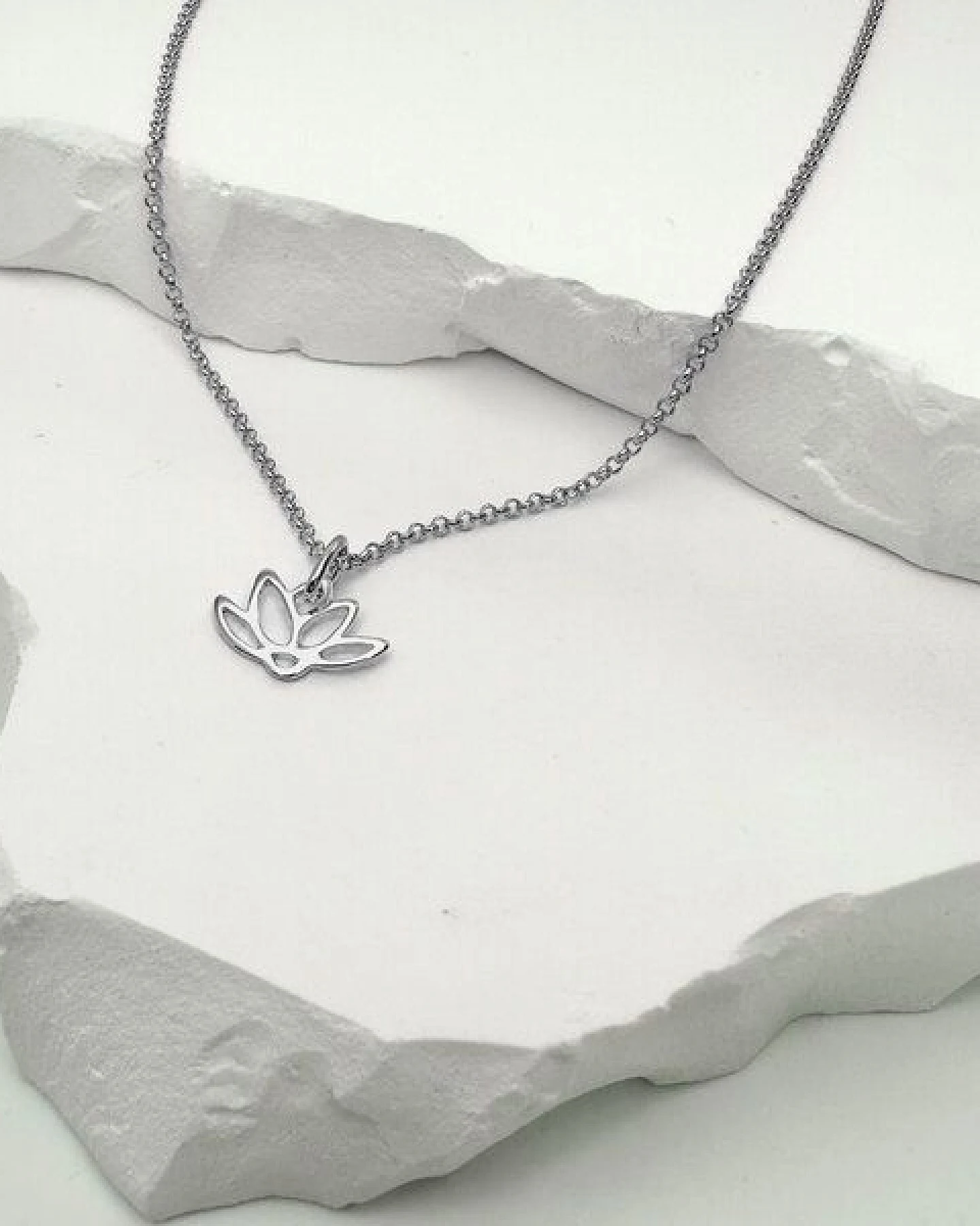 MOANINA Kette Bali Lotusblüte - 925 Silber/18k Gold Vermeil - 3 Längen – Ansicht 2